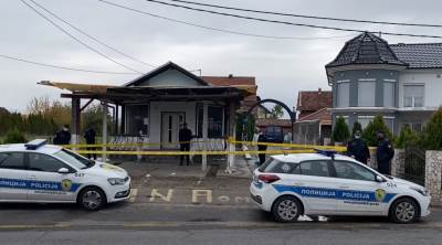  Uviđaj ispred zapaljene kuće 