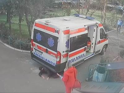  kola hitne pomoci pregazile babu 