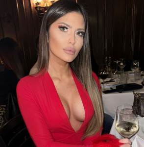  Ana Radulović uživala je u provodu sa drugaricama, a o njenom stajlingu i fotkama koje je objavila  