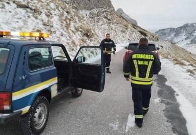  vatrogasci na zabljaku izvukli turiste iz snijega  