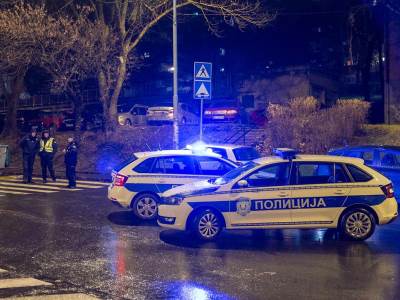  U dvorište jedne porodične kuće u Rakovici u Beogradu bačena je bomba. 