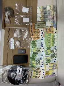  U BUDVI UHAPŠENE DVIJE OSOBE ZBOG ULIČNE PRODAJE OPOJNIH DROGA!  