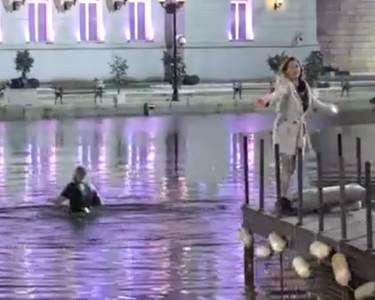  zvezdan skocio u jezero  