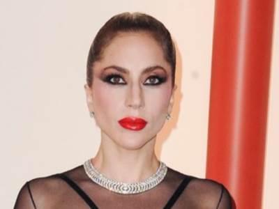  Lady Gaga je na crveni tepih došla elegantna, a onda se presvukla za nastup na 95. dodeli Oskara 
