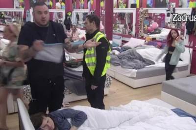  Filip Car doživio je pomračenje u Bijeloj kući prilikom čega je pred svim zadrugarima prijetio Maji  