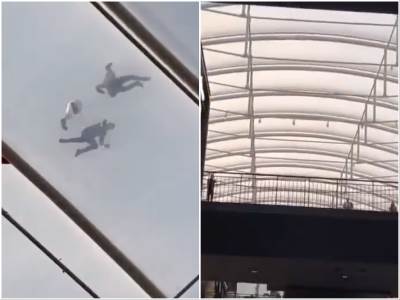  djeca skakala u staklenom krovu tržnog centra 