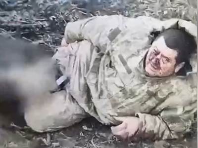  Ukrajinski vojnici mole ruse za pomoć  