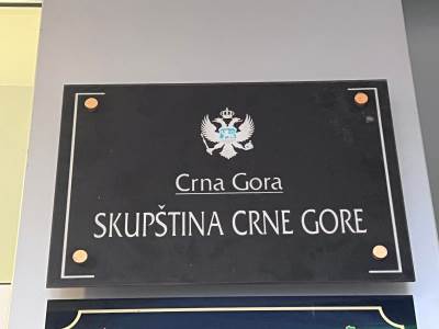 Državno vozilo, korišćeno za pokušaj ubistva, prešlo dug put do Skupštine?   Državno vozilo, korišćeno za pokušaj ubistva, prešlo dug put do Skupštine?