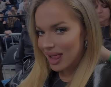  Teodora se plazi na utakmici Partizana  