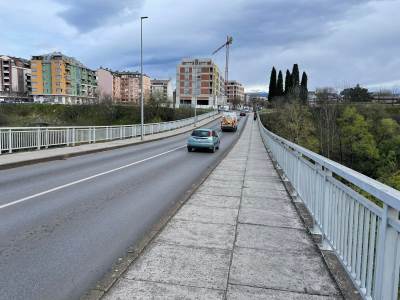  Automobil sletio u Moraču kod Krivog mosta 