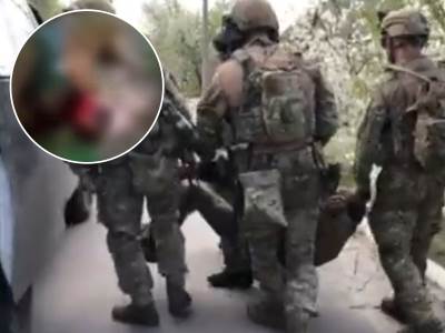  Član Vagnera siječe glavu ukrajinskom vojniku  