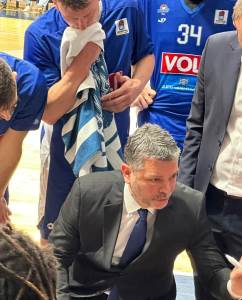 Petar Mijović pozdravljen aplauzom od strane navijača 