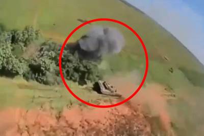  napada roja dronova kamikaza na kolonu oklopnih vozila  Ukrajine 