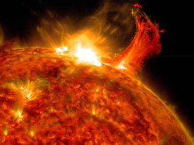  Najjača solarna oluja u poslednjih 7 godina protutnjala Svemirom: Šta se događa kad sunčeve baklje krenu prema Zemlji? 