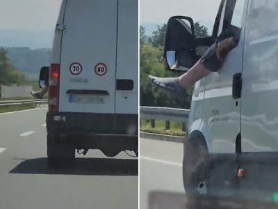  Izbacio nogu kroz prozor tokom vožnje 