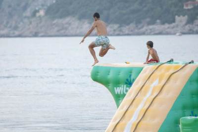  Novak Đoković uživa sa porodicom na jahti 