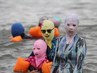  Stanovnici Pekinga počeli da nose "bikini za lice" zbog velikih vrućina 