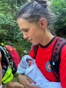  Članovi Hrvatske gorske službe pomogli turistkinji da se porodi  
