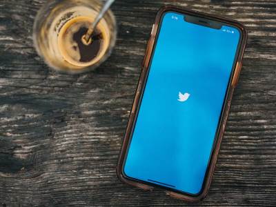  iPhone telefoni sa starom Twitter aplikacijom se prodaju za čak 25.000 dolara 