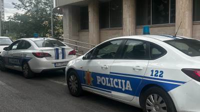  Policija pretresa i kancelariju Kandić Perović  