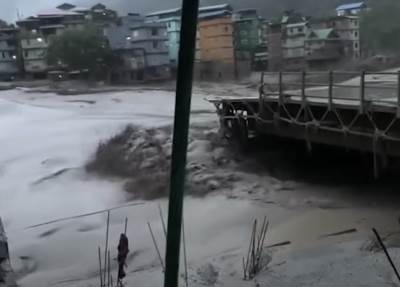  Na Himalajima u poplavama stradalo najmanje 40 ljudi 