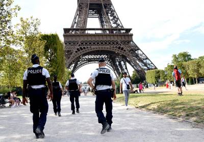  Policajka iz Velike Britanije je prijavila francuskoj policiji da je silovana kod Ajfelove kule. 