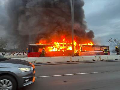  Zapalio se autobus na Brankovom mostu 
