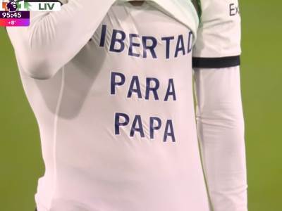  Luis Dijaz na utakmici nosio dres sa natpisom "Sloboda za oca" 