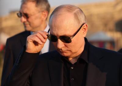  Putin u skupocjenom odijelu 