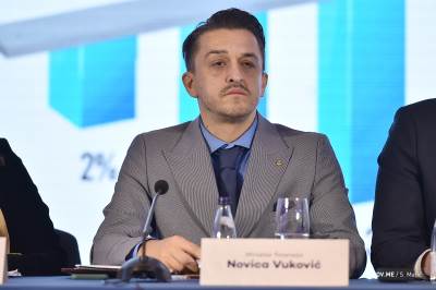  Vuković rekao da se povećanje plata može očekivati krajem godine 