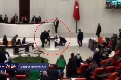  Turski poslanik dobio je srčani udar za govonicom u parlamentu  