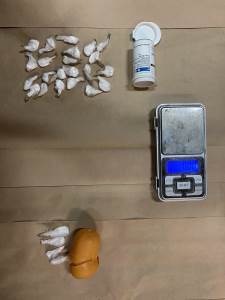  Policija pretresom u Podgorici pronašla 26 manjih pakovanja kokaina 