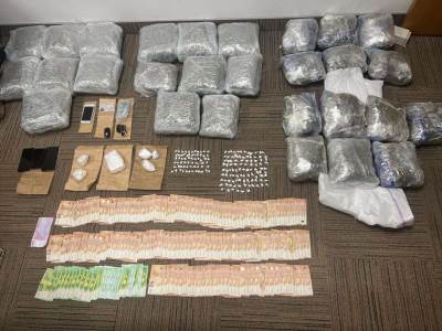  Uhapšena jedna osoba, policija pronašla marihuanu, kokain, veću sumu novca i kripto telefon 