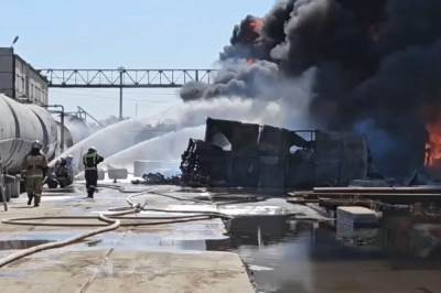  Ruski voz sa naftom zapaljen, vatrogasci pokušavaju spasitit situaciju 