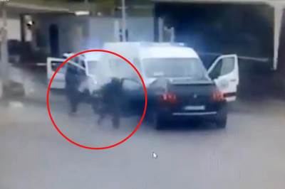  Snimci napada na policajce u Francuskoj 