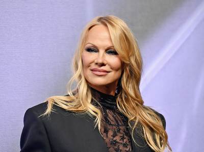  Pamela Anderson (57) podijelila internet, evo kakva je prošetala crvenim tepihom 