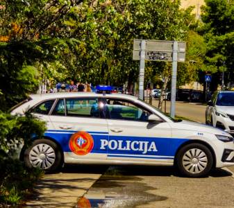  TIVAT: Žena automobilom naletjela na policajca 