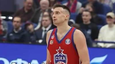  Aleksa Avramović pogodio je trojku za CSKA u derbiju jednom rukom 