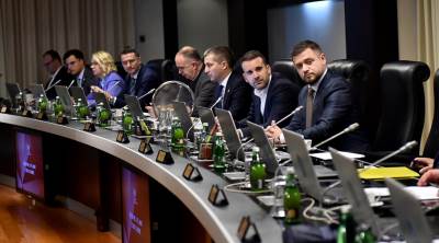 Takođe je, kako je saopšteno, usvojila Informaciju o ustupanju na raspolaganje putničkog motornog vo   Takođe je, kako je saopšteno, usvojila Informaciju o ustupanju na raspolaganje putničkog motornog vo