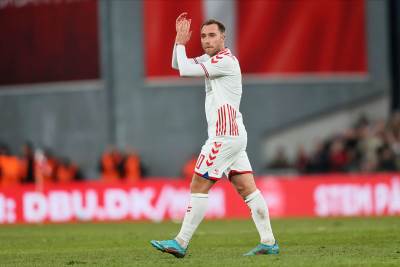  Ponovo! Eriksen se srušio na terenu, pa nakon 15 minuta došao svijesti  