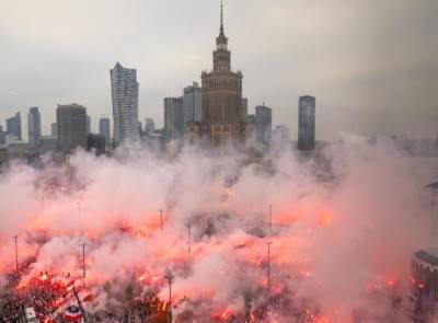  RADIKALNI NACIONALISTI ŠETAJU KROZ VARŠAVU: Gaze zastavu Evropske unije, opozicija bijesna što se ne zaustavlja Rusija!
 