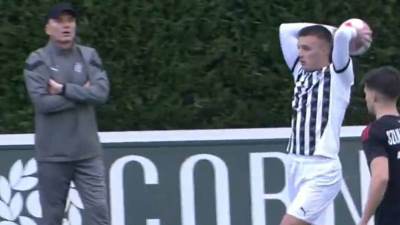  Zašto novi trener Partizana vodi utakmicu sa suprotne strane?  