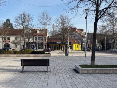 U Nikšiću poljoprivrednici blokirali kružni tok, planiraju protest ispred Vlade   U Nikšiću poljoprivrednici blokirali kružni tok, planiraju protest ispred Vlade