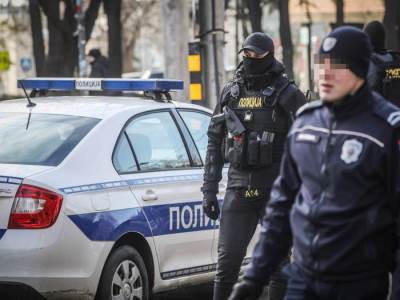  Tinejdžer izvadio pištolj, pa opljačako taksistu 
