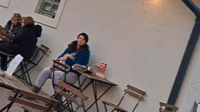  To je ona, Neda: Glumica zaboravila maternji jezik nakon par godina u Americi, sad uslikana u centru 