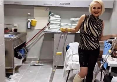  "Pozdrav iz gipsare": Maja Nikolić igra i pleše sa sve štakom, podijelila sve sa fanovima, ljudi u n 