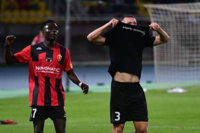  Dao gol Zvezdi, skinuo dres i počeo da plače 