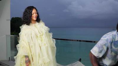  Rijana trudna po treći put: Napravila haos prije Met gale, svi joj gledali samo u goli stomak 