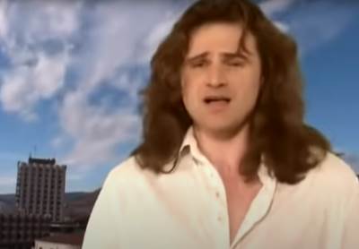  Poznati pjevač odrastao u nezamislivoj nemaštini, danas je zvijezda društvenih mreža: Bez roditelja, 