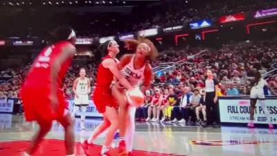  Najveće WNBA zvijezde se tukle na prvom meču sezone 